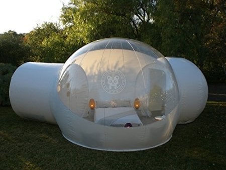 这种泡泡帐篷是开始观星的好方法，而且不会被虫子打扰。透明的顶部意味着你可以躺下，仍然可以看到星座。