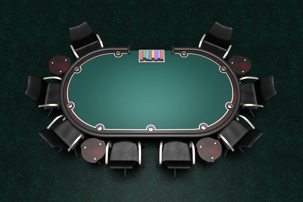有绿色表面的牌桌，用来打扑克。
