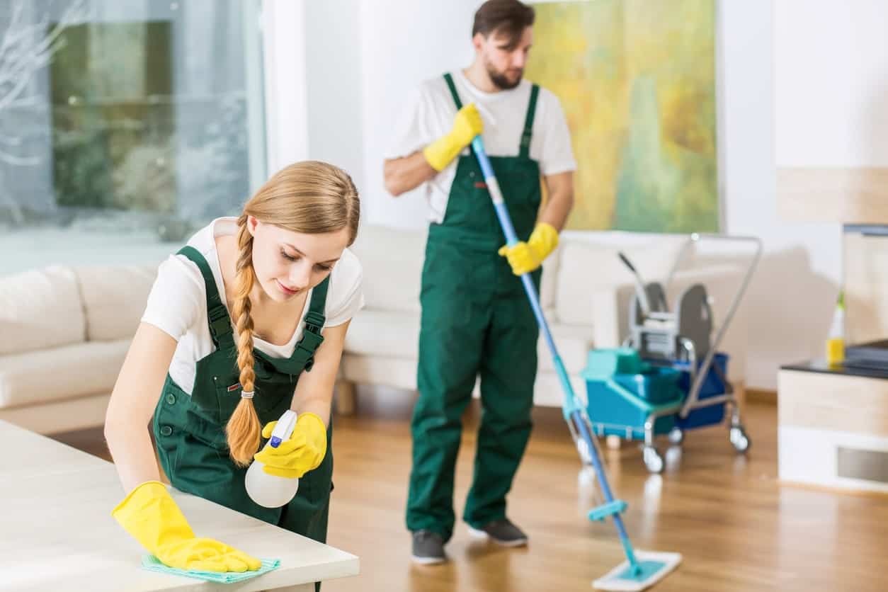 房屋清洁人员在工作。