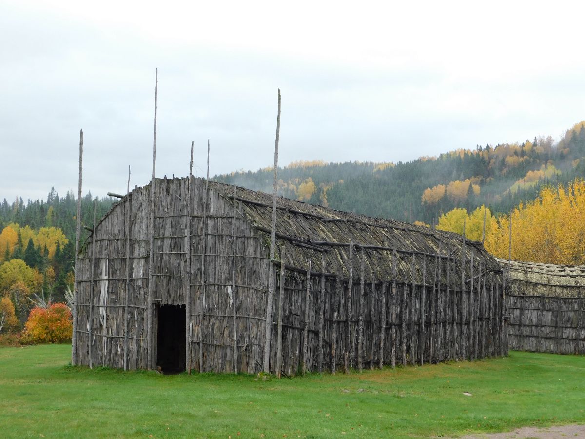 欧洲和北美原住民的长屋家园。