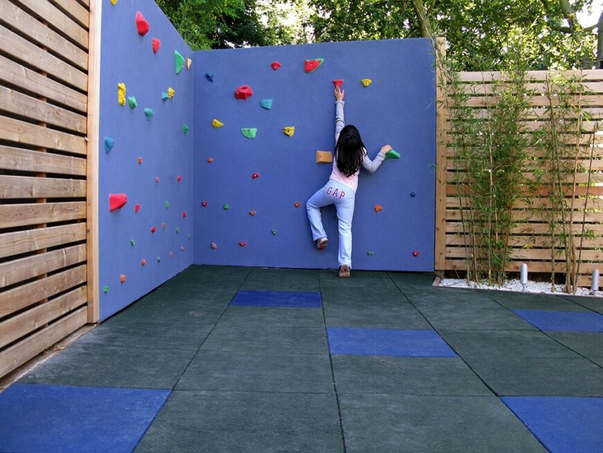 或者，安装一个很棒的攀岩墙，让孩子们在上面玩耍。只是不要建得太高。