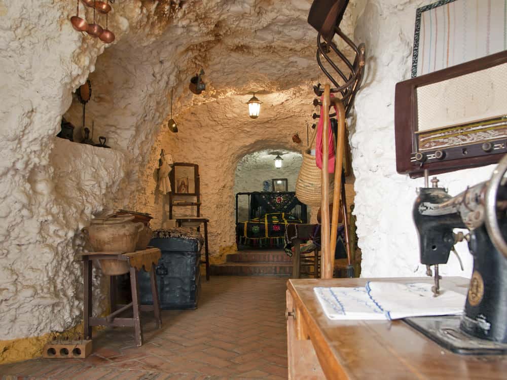洞穴房间内部