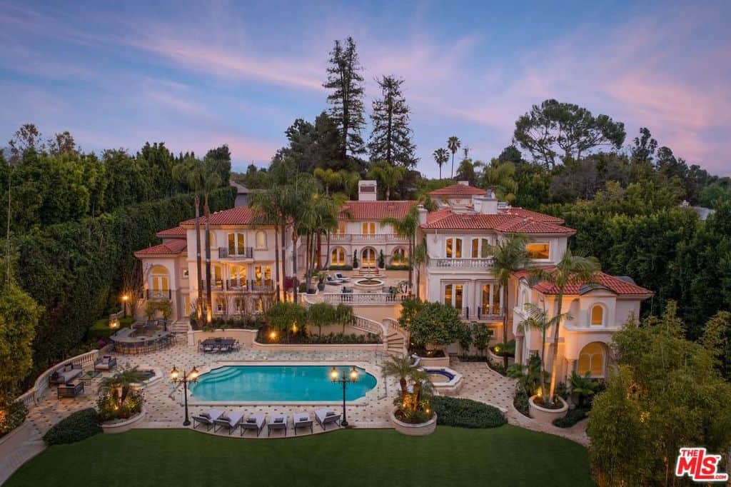 Mega Mansion（36,000）鸟瞰图在Bel Air，加利福尼亚州